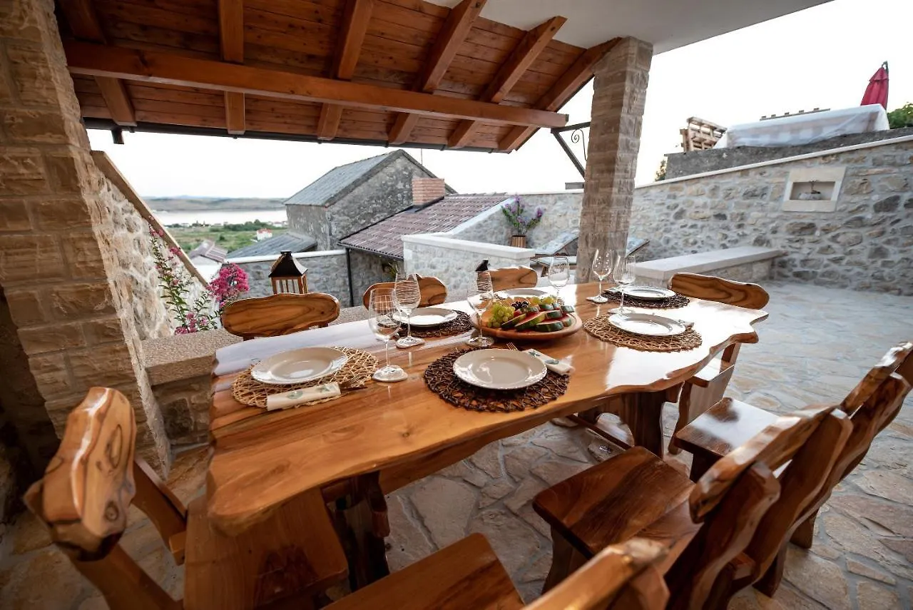 Didov Dvor Villa Ražanac Kroatië