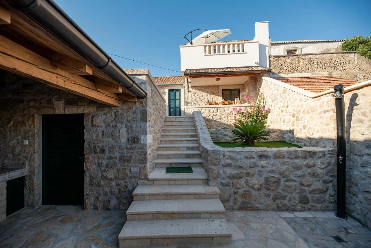Vakantiehuis Didov Dvor Villa Ražanac Kroatië
